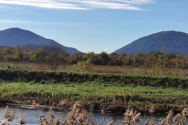 brda iza Ljubuškog polja prema Pločama